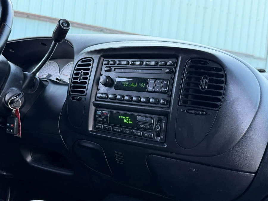 2003 Ford F-150 10th Gen - Image 20 of 29