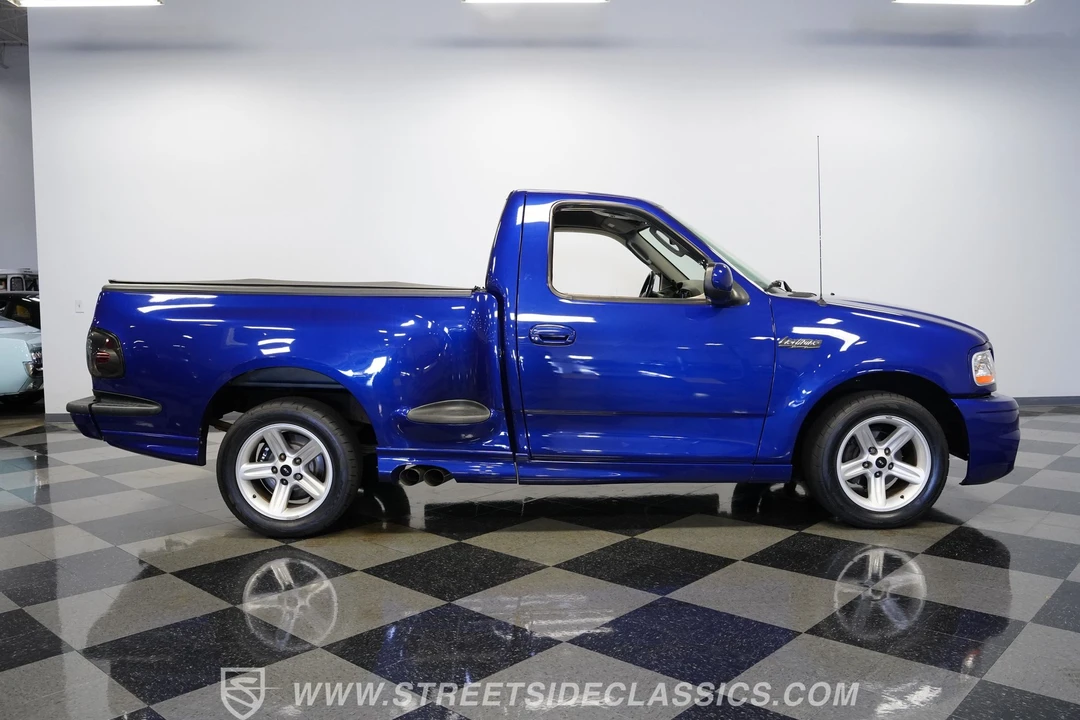 2003 Ford F-150 SVT Lightning 10th Gen - Image 10 of 27