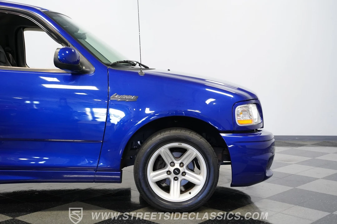 2003 Ford F-150 SVT Lightning 10th Gen - Image 14 of 27