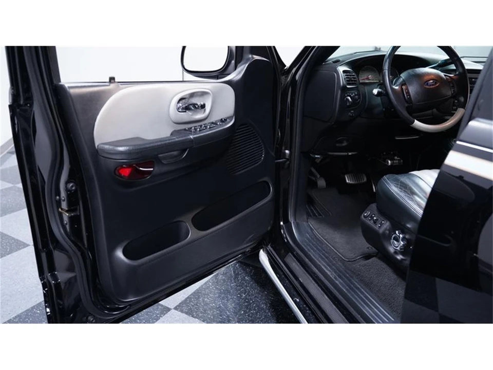 2003 Ford F-150 10th Gen - Image 28 of 31