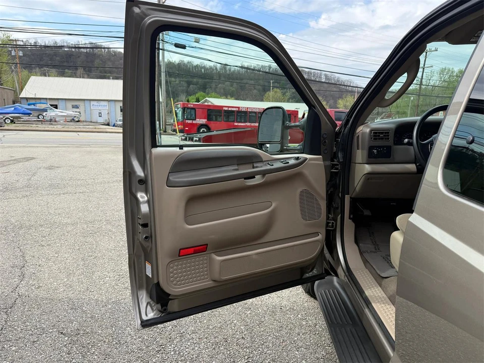 2003 Ford Super Duty 1st Gen - Image 19 of 31