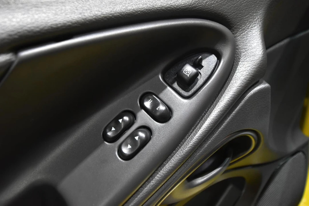 2003 Ford SN95 Mustang - Image 18 of 21