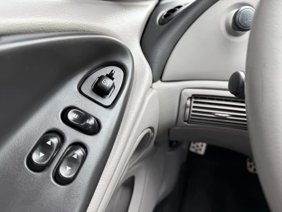 2003 Ford SN95 Mustang - Image 8 of 19