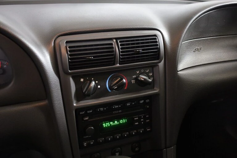 2003 Ford SN95 Mustang - Image 10 of 13