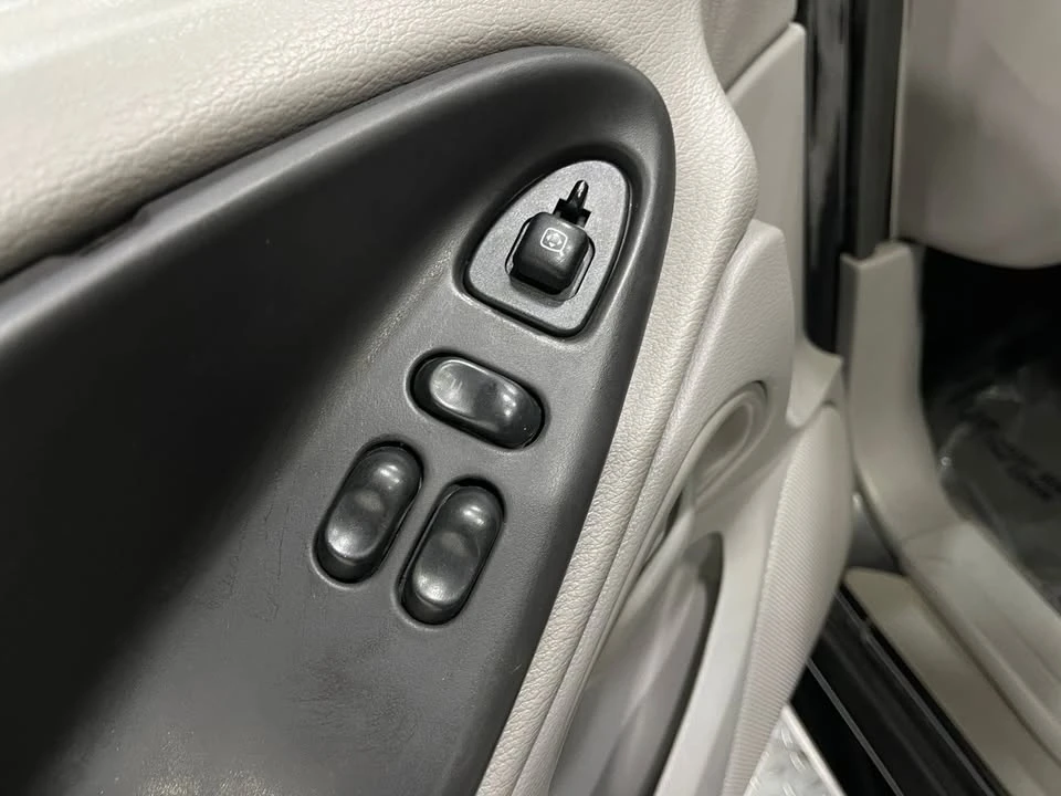 2003 Ford SN95 Mustang - Image 13 of 20