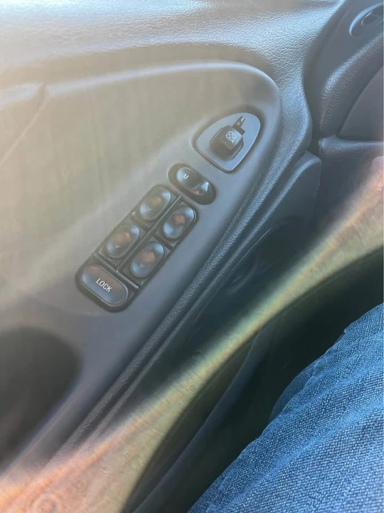 2003 Ford SN95 Mustang - Image 5 of 10