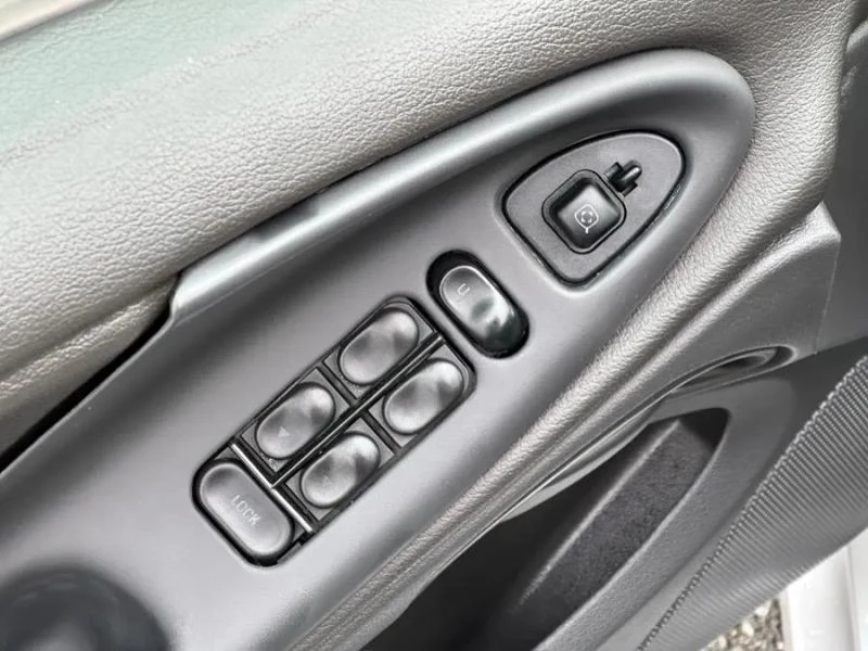 2003 Ford SN95 Mustang - Image 10 of 12
