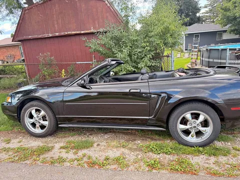 2003 Ford Mustang V6 Premium Convertible 2D