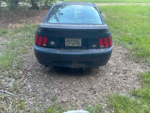 2003 Ford Mustang V6 Premium Coupe 2D