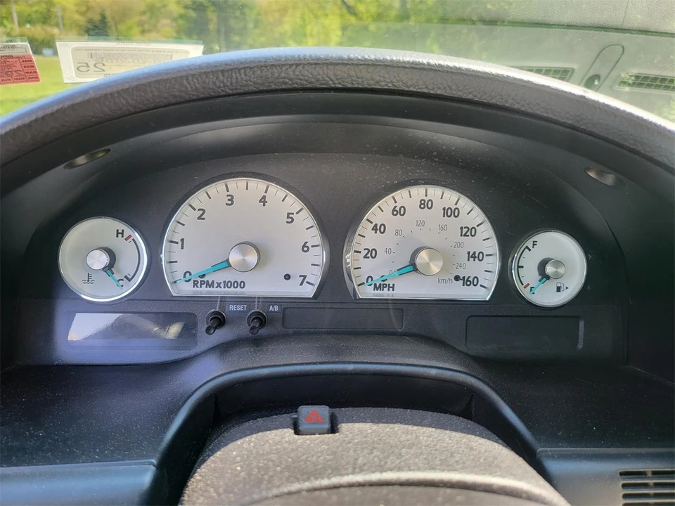 2003 Ford Thunderbird 11th Gen - Image 13 of 23