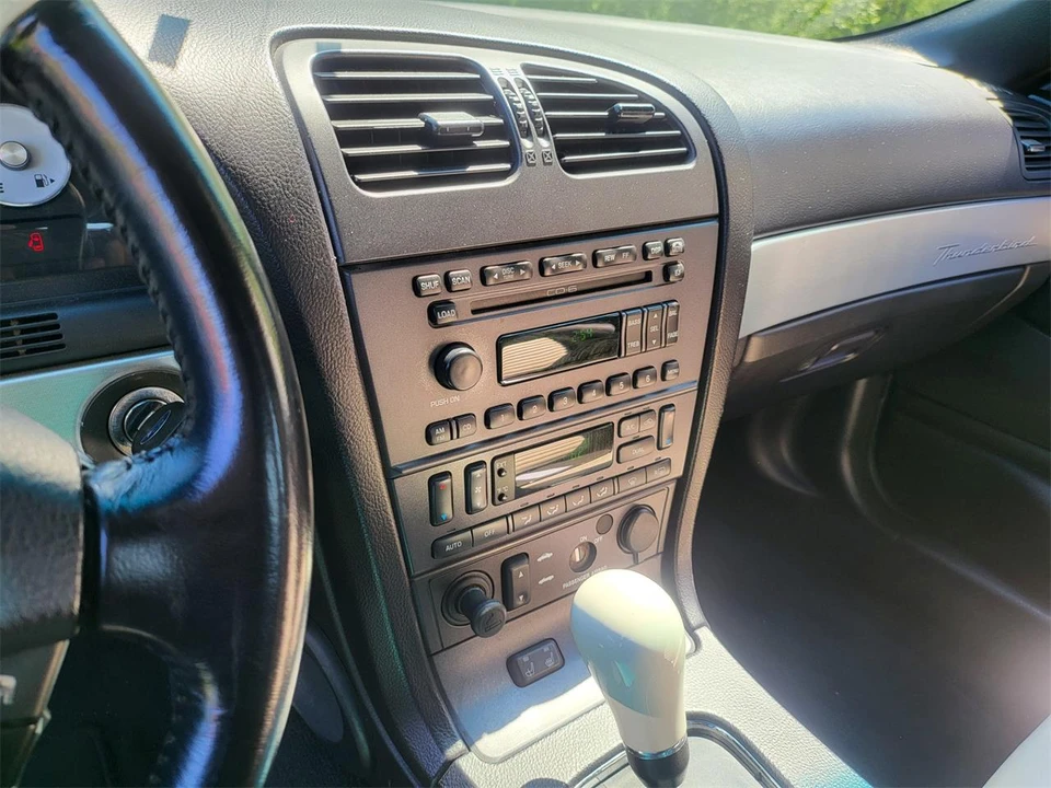 2003 Ford Thunderbird 11th Gen - Image 15 of 23