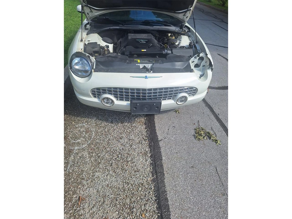 2003 Ford Thunderbird 11th Gen - Image 3 of 11