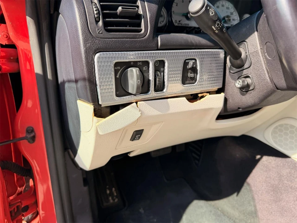 2003 Ford Thunderbird 11th Gen - Image 17 of 31