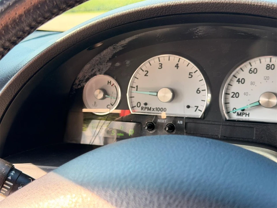 2003 Ford Thunderbird 11th Gen - Image 23 of 31