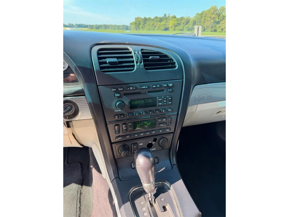 2003 Ford Thunderbird 11th Gen - Image 24 of 31
