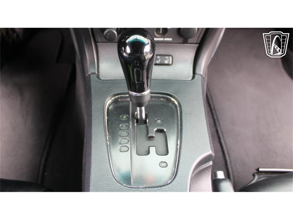 2003 Ford Thunderbird 11th Gen - Image 16 of 31