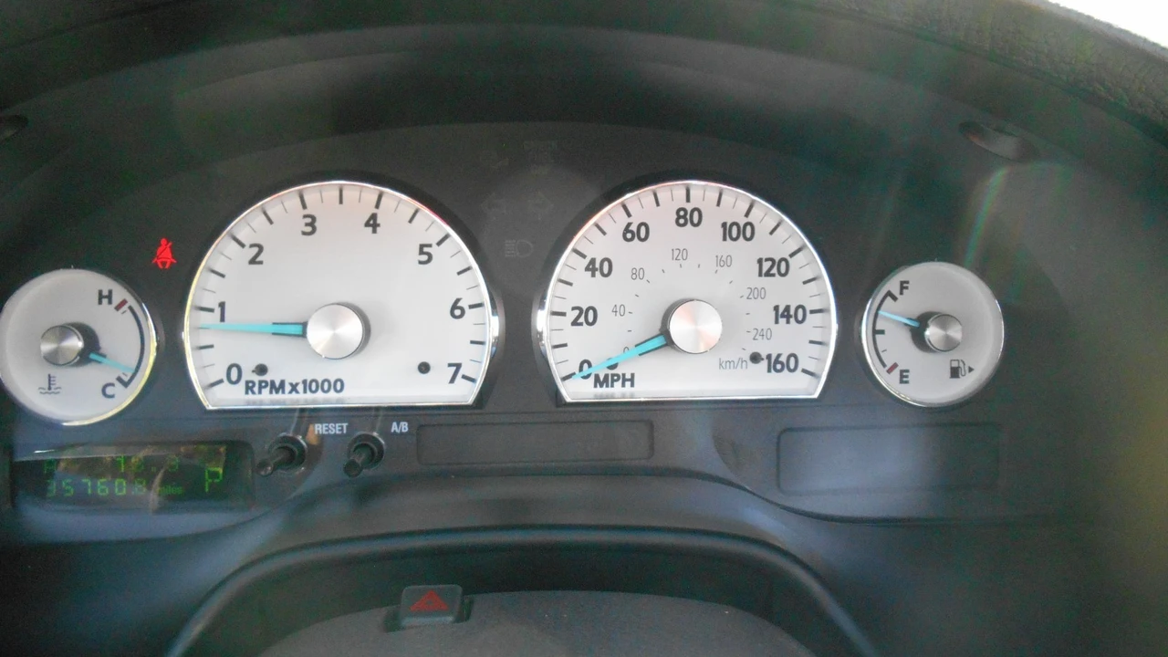 2003 Ford Thunderbird 11th Gen - Image 21 of 26