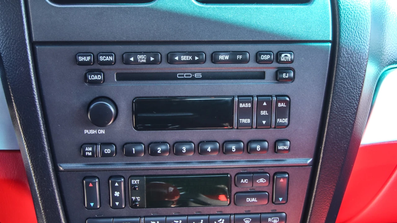 2003 Ford Thunderbird 11th Gen - Image 15 of 31