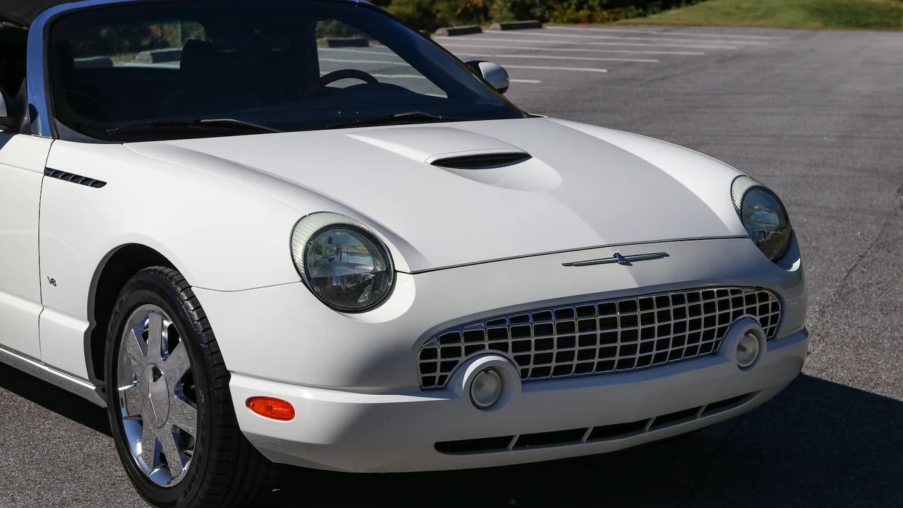 2003 Ford Thunderbird 11th Gen - Image 17 of 31
