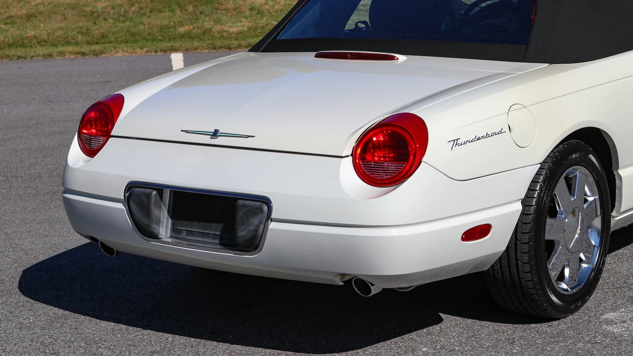 2003 Ford Thunderbird 11th Gen - Image 25 of 31