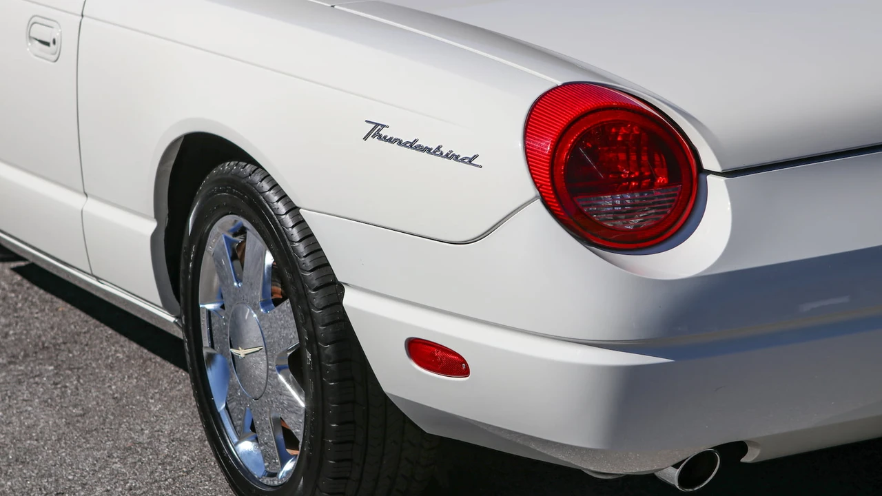 2003 Ford Thunderbird 11th Gen - Image 28 of 31