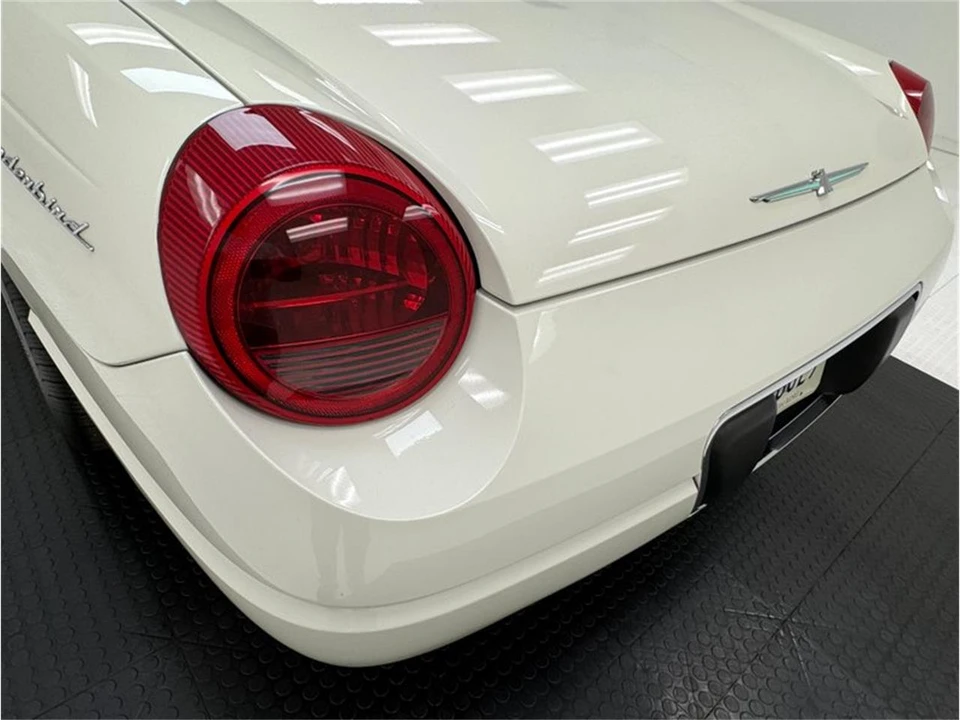2003 Ford Thunderbird 11th Gen - Image 27 of 31