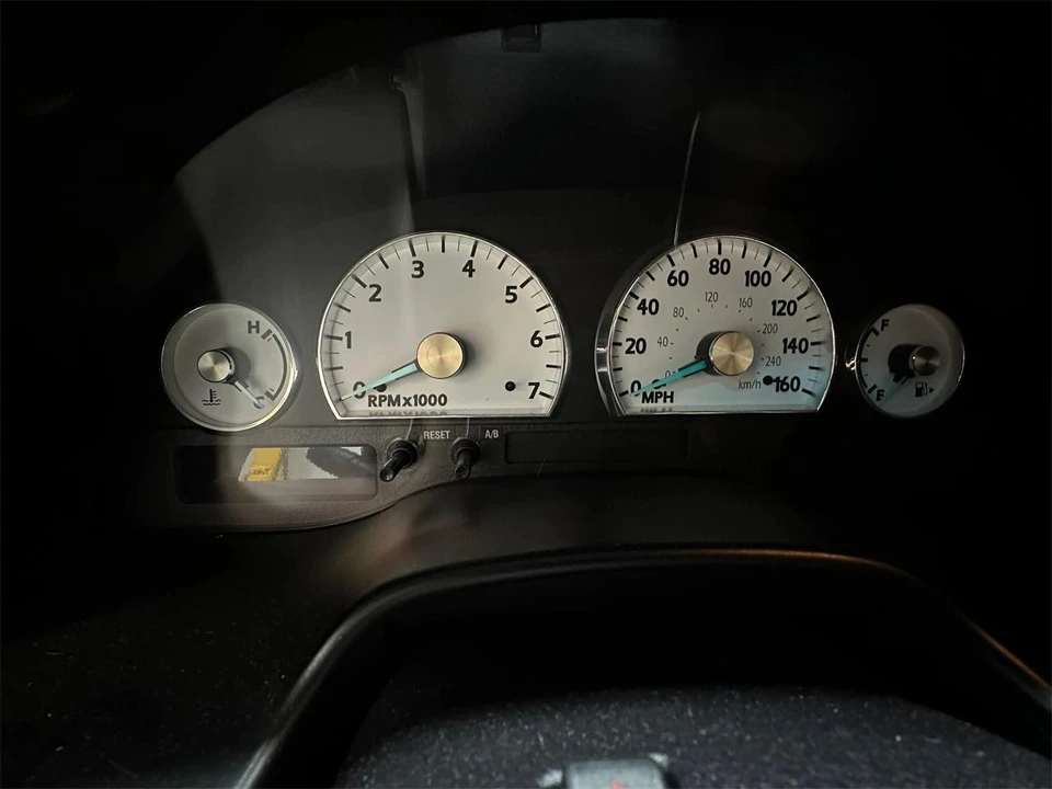 2003 Ford Thunderbird 11th Gen - Image 14 of 31