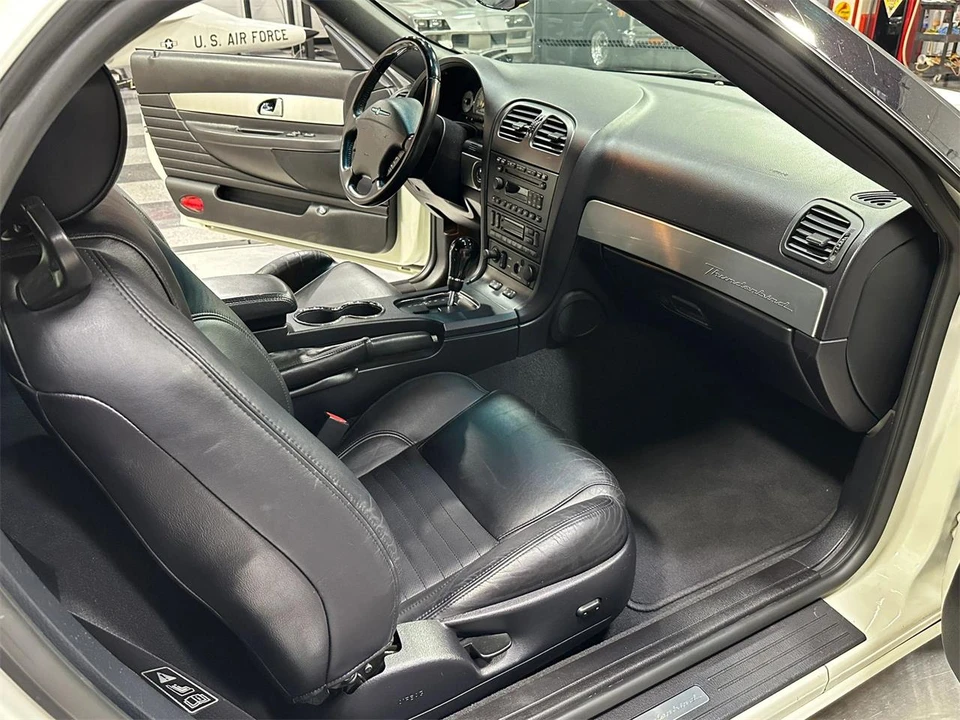 2003 Ford Thunderbird 11th Gen - Image 23 of 31