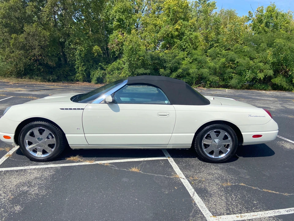 2003 Ford Thunderbird 11th Gen - Image 19 of 31