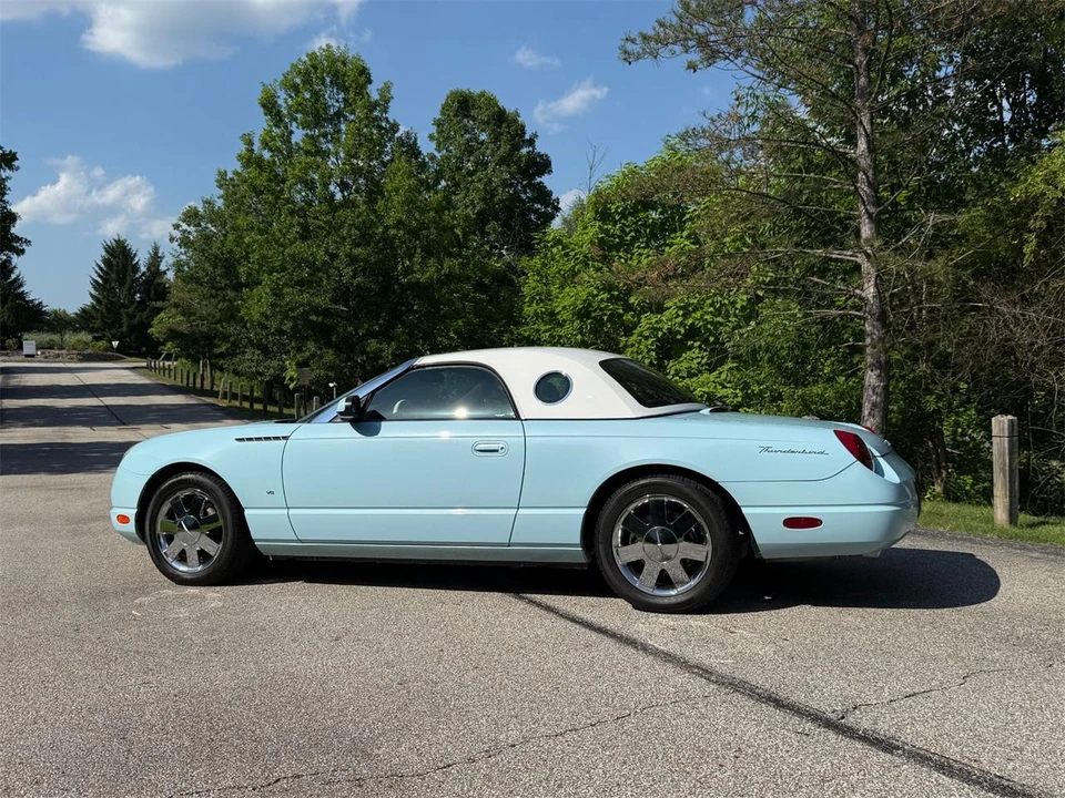 2003 Ford Thunderbird 11th Gen - Image 22 of 31