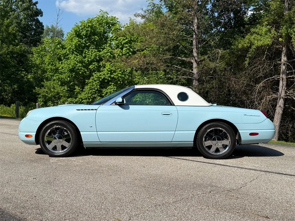2003 Ford Thunderbird 11th Gen - Image 23 of 31