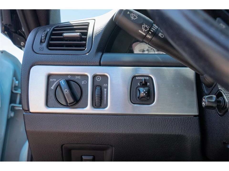 2003 Ford Thunderbird 11th Gen - Image 19 of 31