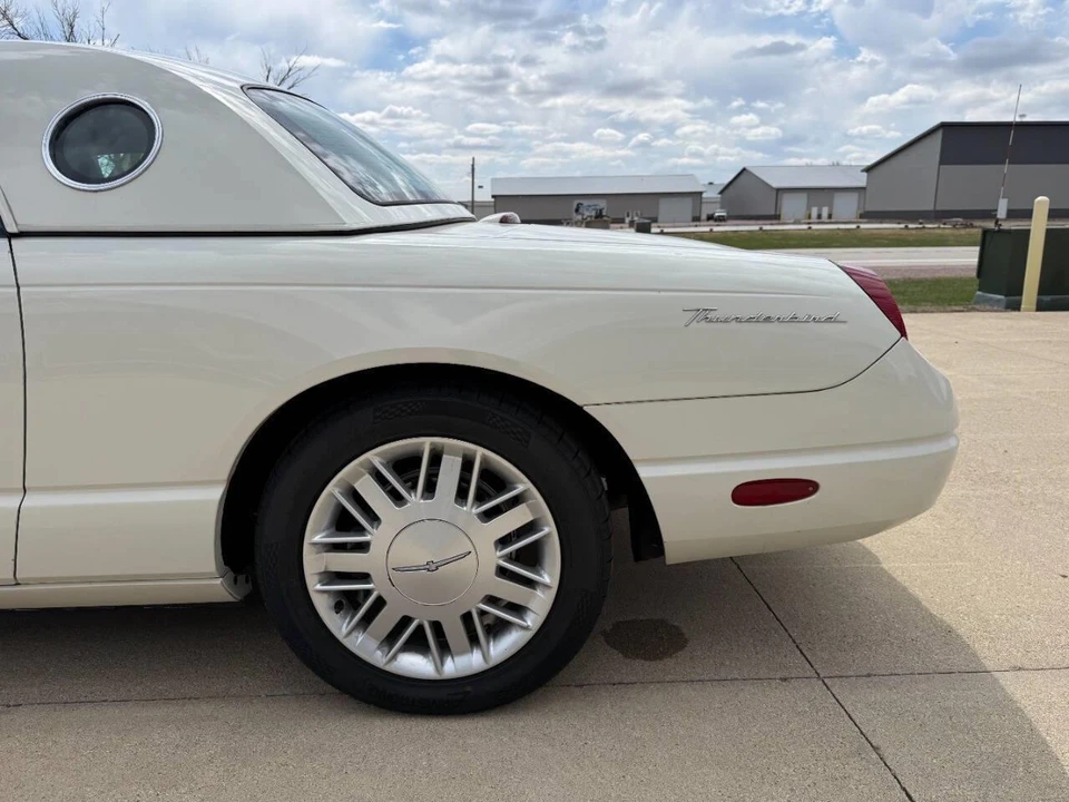 2003 Ford Thunderbird 11th Gen - Image 24 of 31