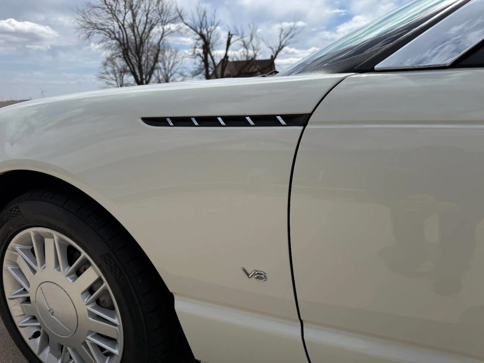2003 Ford Thunderbird 11th Gen - Image 21 of 31