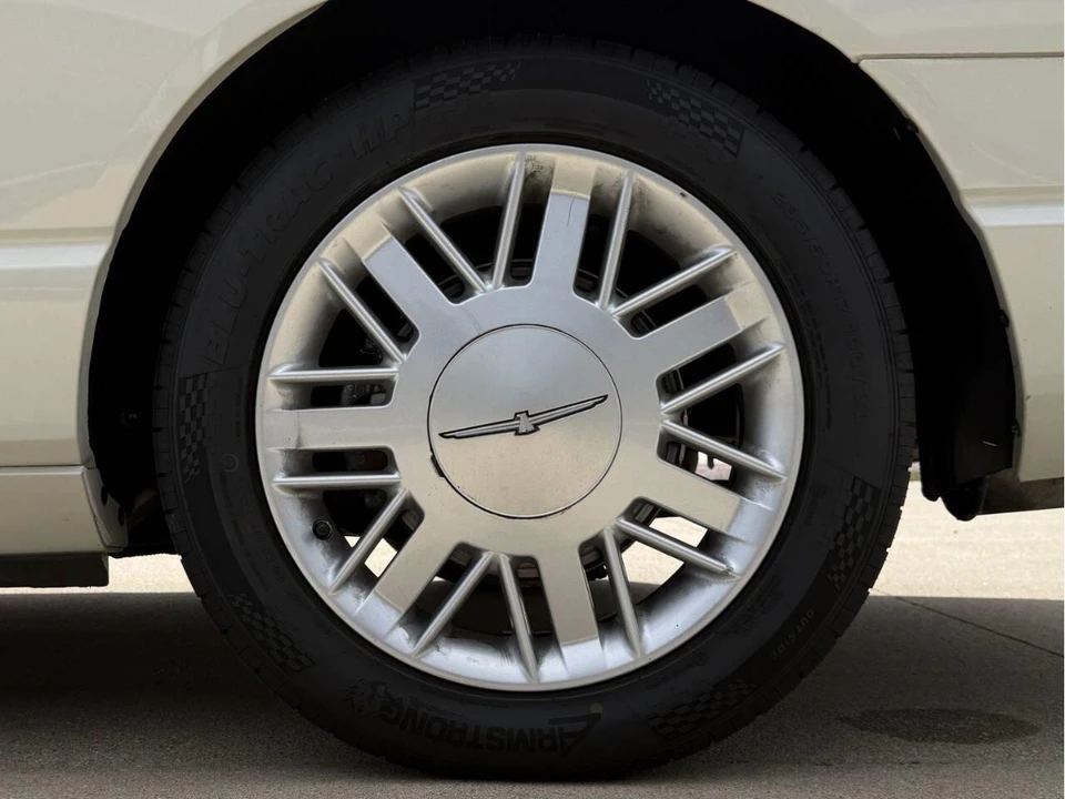 2003 Ford Thunderbird 11th Gen - Image 28 of 31