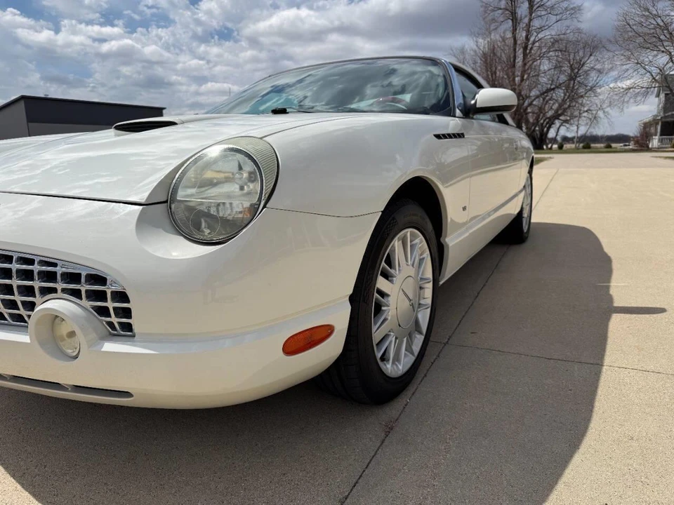 2003 Ford Thunderbird 11th Gen - Image 13 of 31