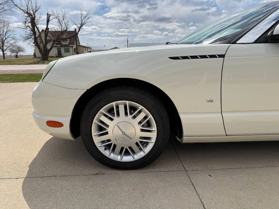 2003 Ford Thunderbird 11th Gen - Image 23 of 31