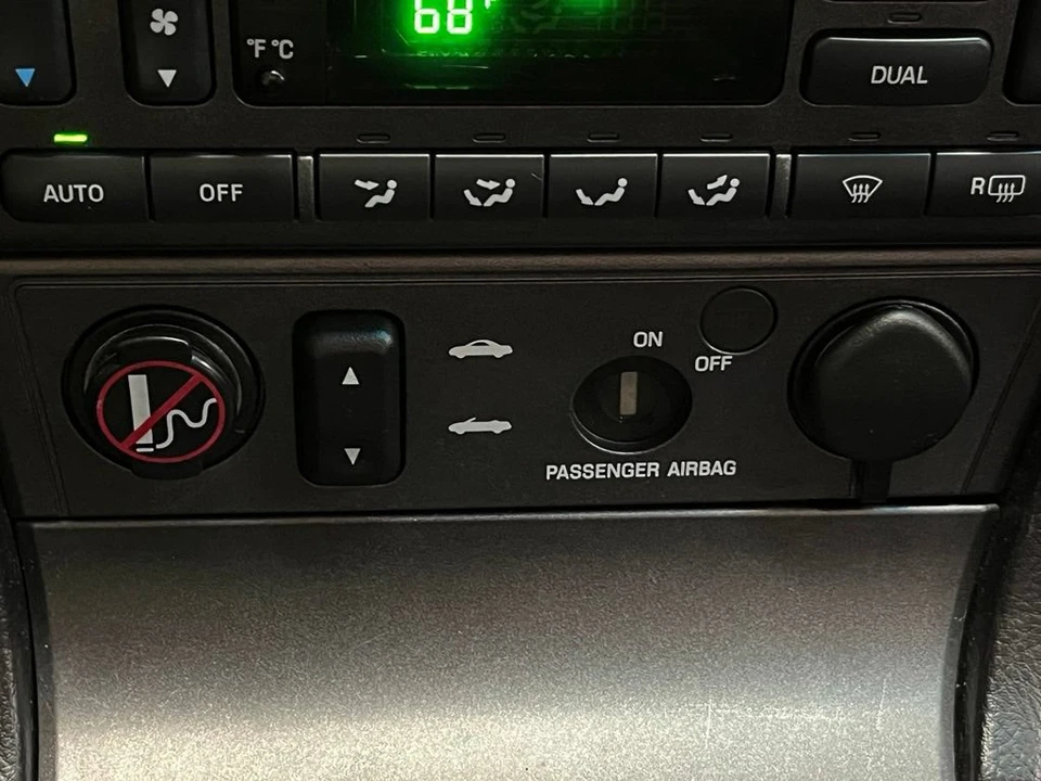 2003 Ford Thunderbird 11th Gen - Image 9 of 31
