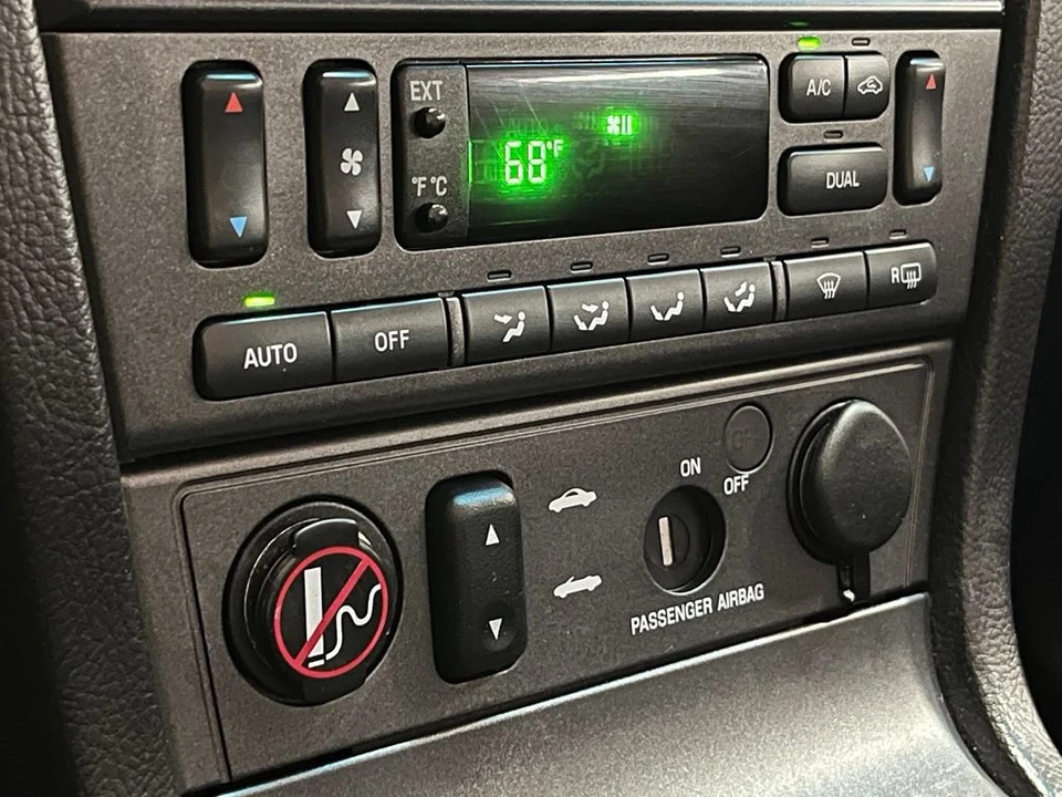 2003 Ford Thunderbird 11th Gen - Image 8 of 31