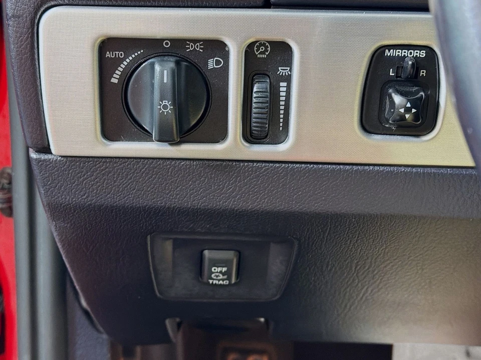 2003 Ford Thunderbird 11th Gen - Image 12 of 31
