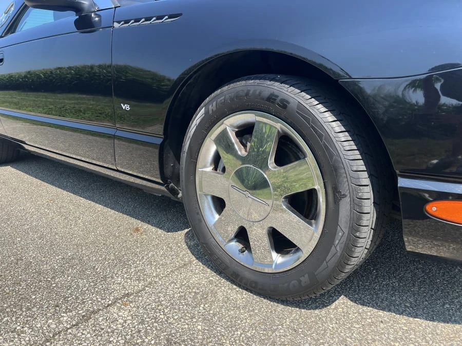 2003 Ford Thunderbird 11th Gen - Image 13 of 31