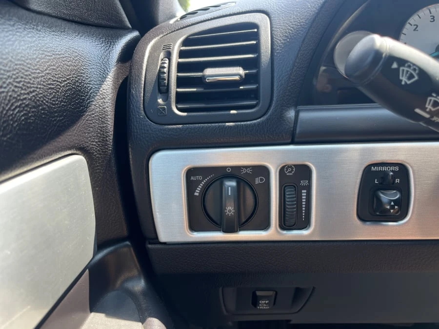 2003 Ford Thunderbird 11th Gen - Image 23 of 31