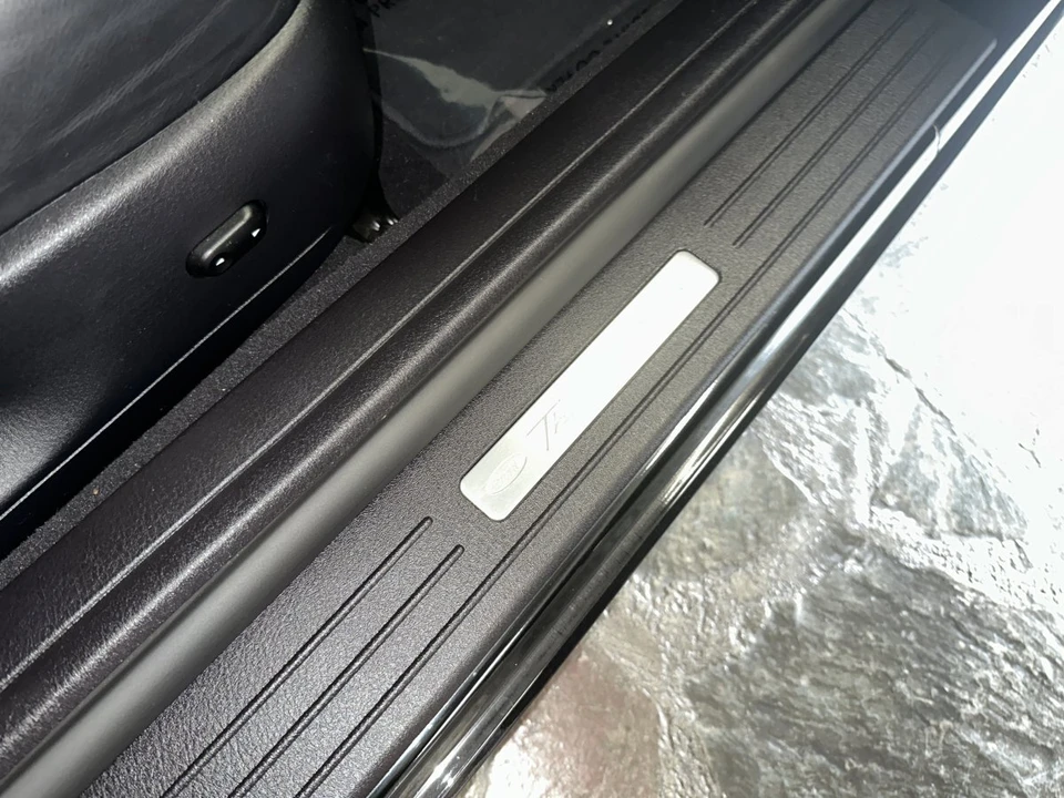 2003 Ford Thunderbird 11th Gen - Image 19 of 31
