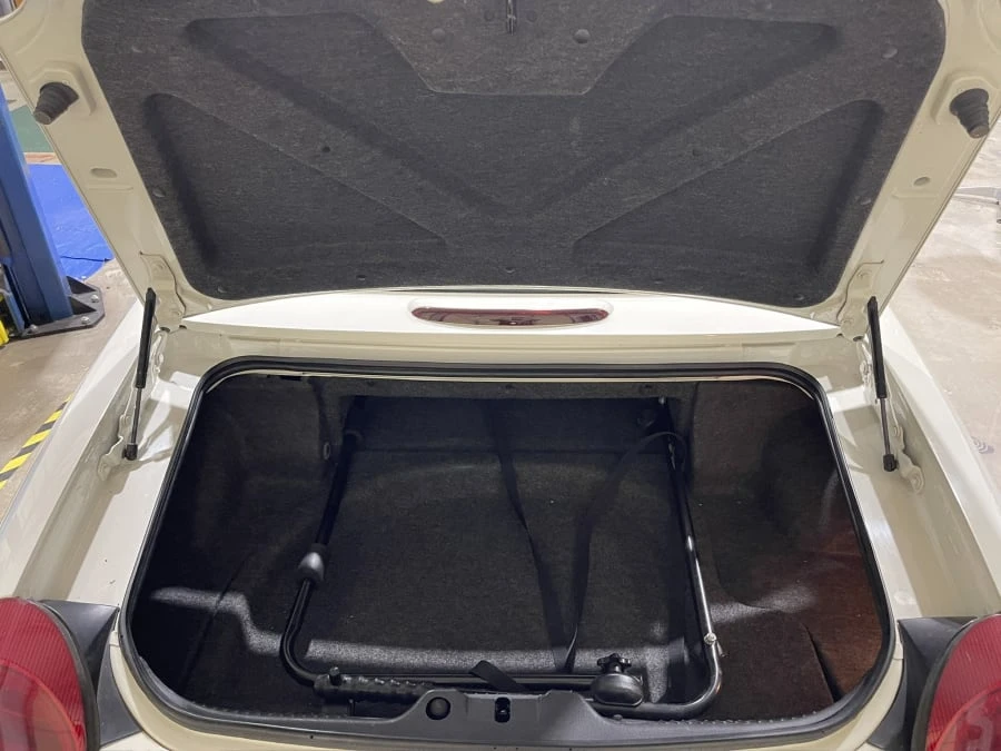 2003 Ford Thunderbird 11th Gen - Image 17 of 23