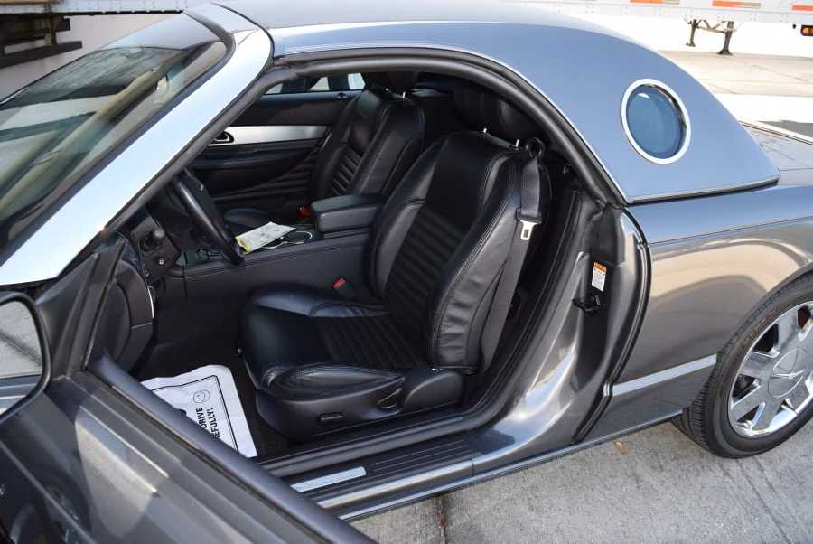 2003 Ford Thunderbird 11th Gen - Image 9 of 11
