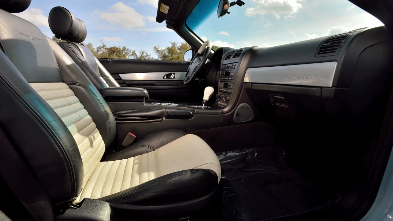 2003 Ford Thunderbird 11th Gen - Image 5 of 31