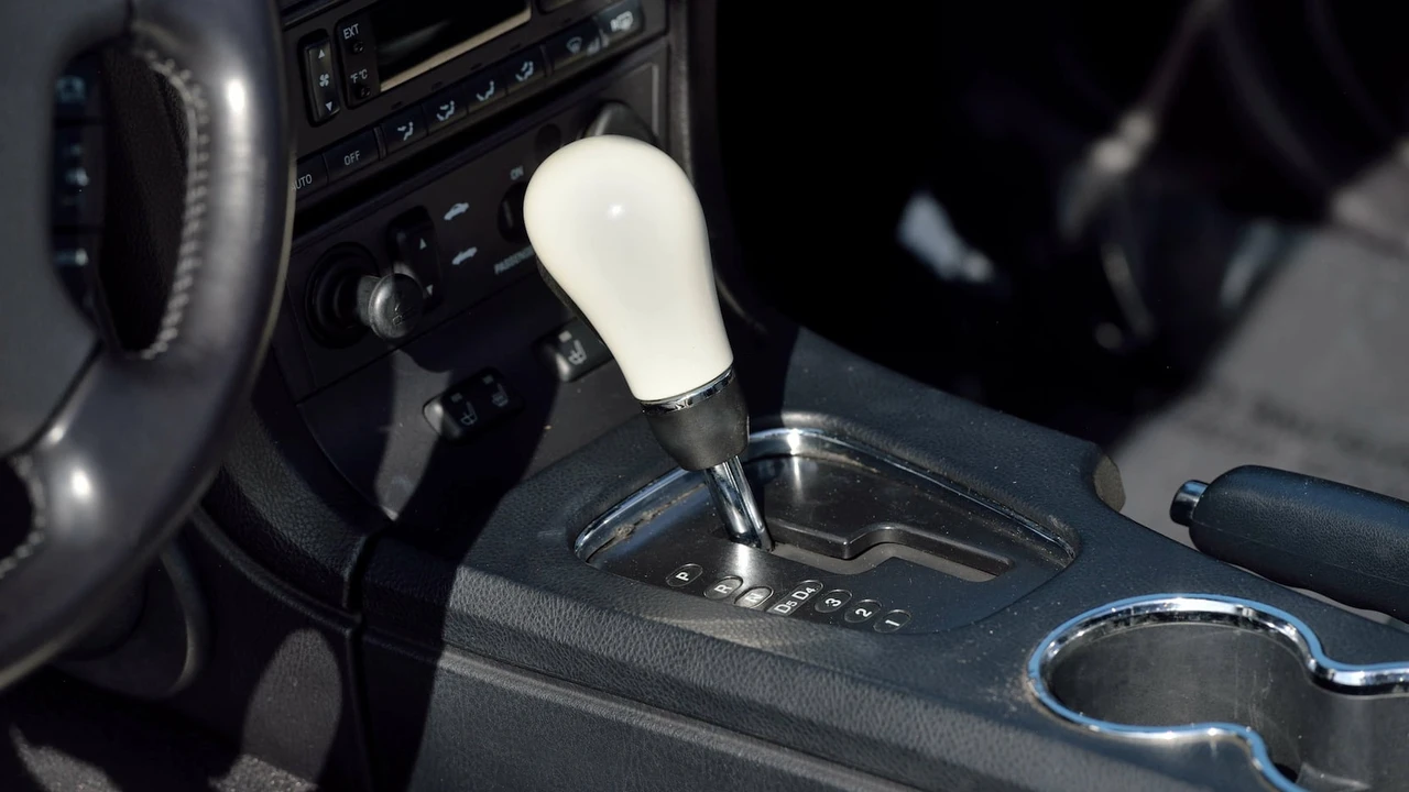 2003 Ford Thunderbird 11th Gen - Image 9 of 31