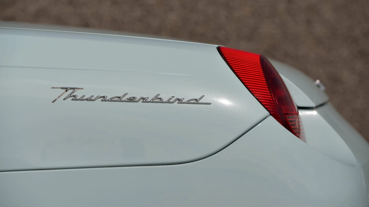 2003 Ford Thunderbird 11th Gen - Image 11 of 31