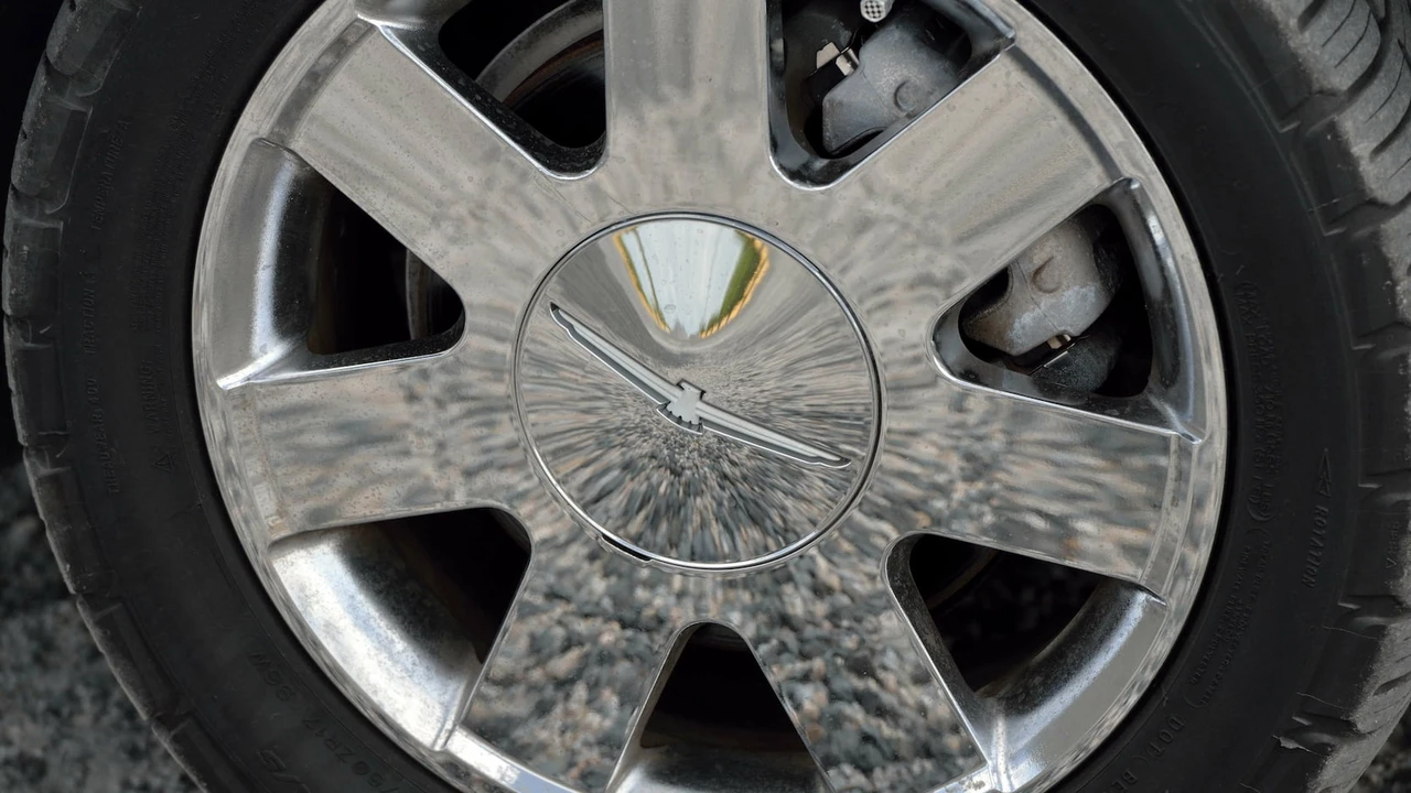 2003 Ford Thunderbird 11th Gen - Image 15 of 31
