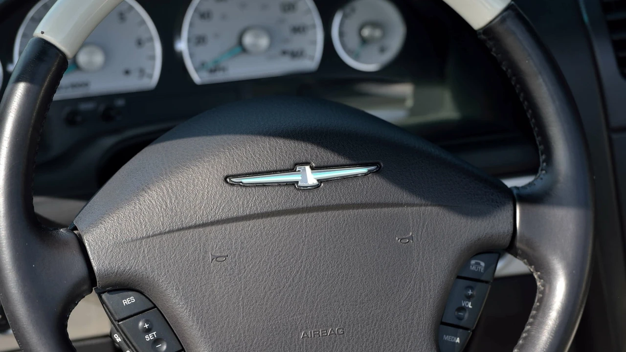 2003 Ford Thunderbird 11th Gen - Image 16 of 31